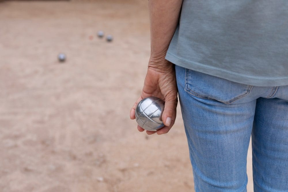 Jouer aux boules à Bormes les mimosas